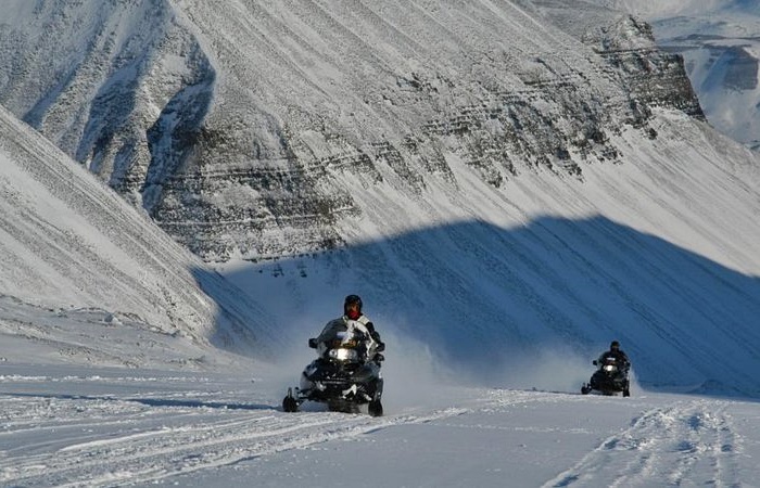 motonieve svalbard
