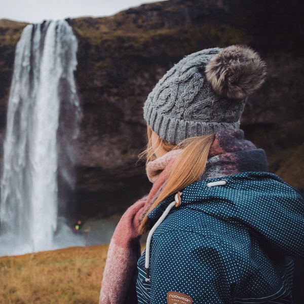 Monica Islandia cascada